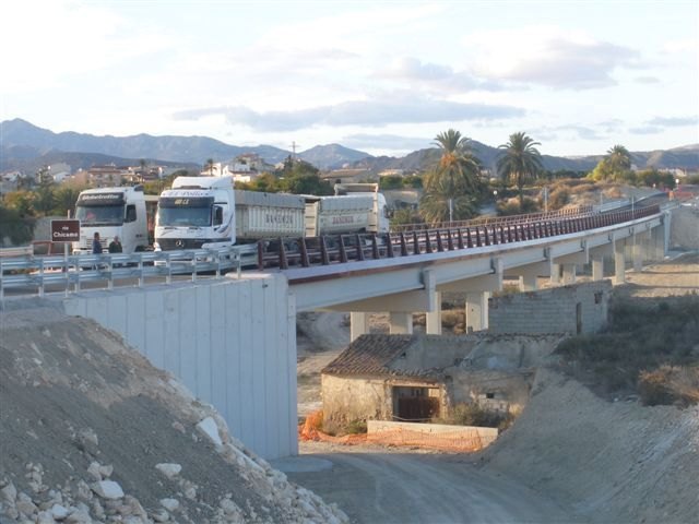 El nuevo puente sobre el río Chícamo en Abanilla supera con éxito las pruebas de carga - 1, Foto 1