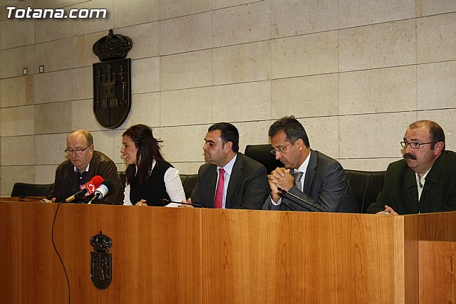 El ayuntamiento de Totana y el rea III del Servicio Murciano de Salud firman un convenio - 6