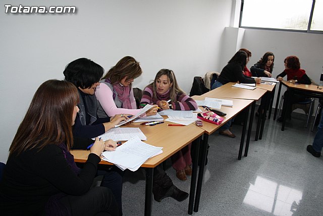 Visita a los alumnos de diversos cursos que se imparten en el Centro de Desarrollo Local - 13