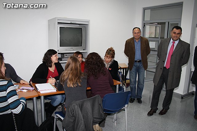 Visita a los alumnos de diversos cursos que se imparten en el Centro de Desarrollo Local - 17