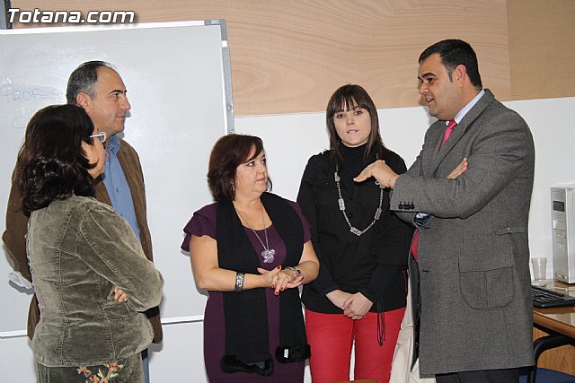 Visita a los alumnos de diversos cursos que se imparten en el Centro de Desarrollo Local - 36