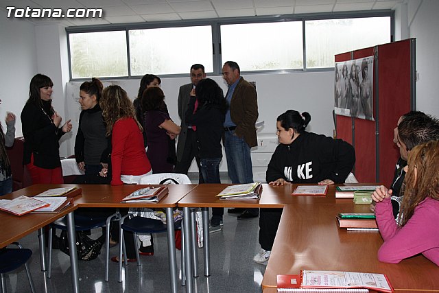 Visita a los alumnos de diversos cursos que se imparten en el Centro de Desarrollo Local - 41