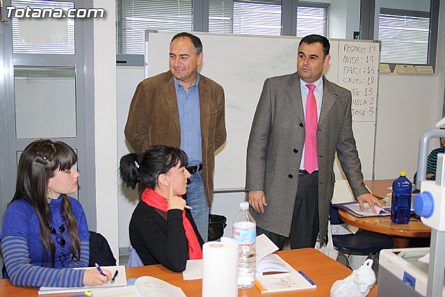 Visita a los alumnos de diversos cursos que se imparten en el Centro de Desarrollo Local - 46