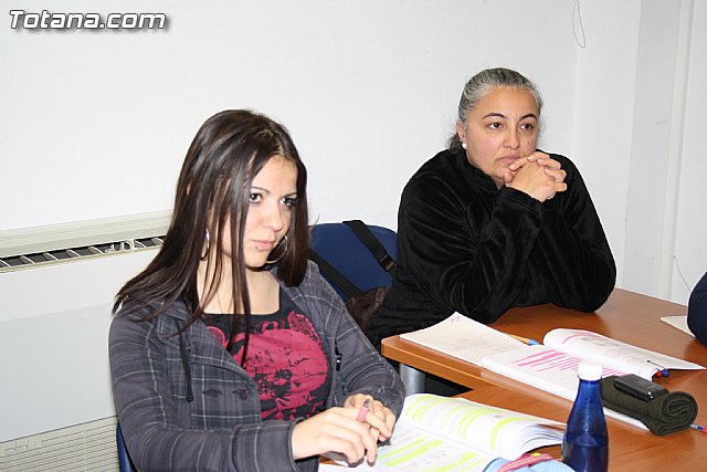 Visita a los alumnos de diversos cursos que se imparten en el Centro de Desarrollo Local - 51