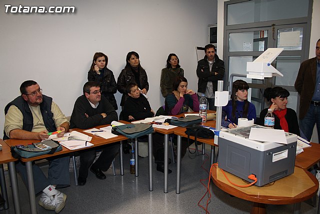 Visita a los alumnos de diversos cursos que se imparten en el Centro de Desarrollo Local - 61