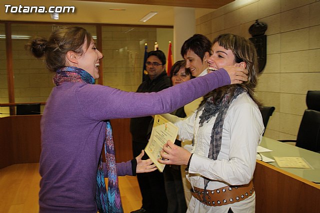 Entrega de diplomas de los cursos de salud para mujeres inmigrantes y de cuidados de personas dependientes - 13