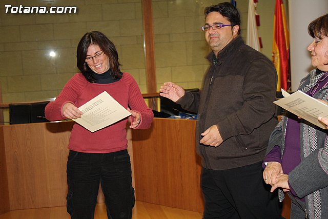 Entrega de diplomas de los cursos de salud para mujeres inmigrantes y de cuidados de personas dependientes - 19