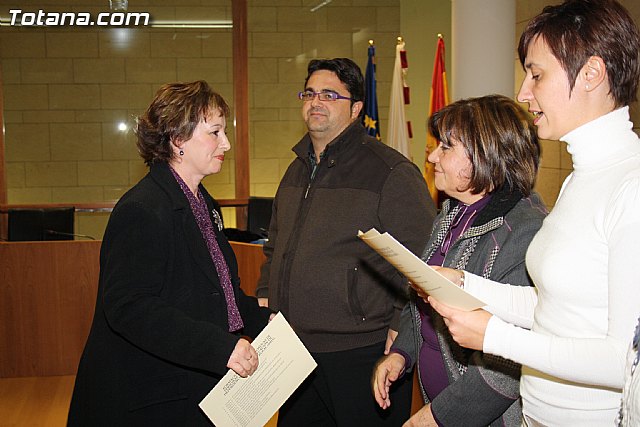 Entrega de diplomas de los cursos de salud para mujeres inmigrantes y de cuidados de personas dependientes - 25