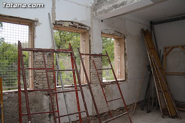 El alcalde y el concejal de Fomento y Empleo visitan las obras de restauracin de la Casa de las Monjas - 5