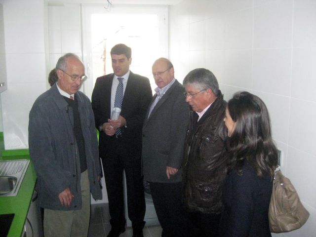 El Ayuntamiento entrega las llaves de nueve viviendas de protección pública para jóvenes en Puente Tocinos - 1, Foto 1
