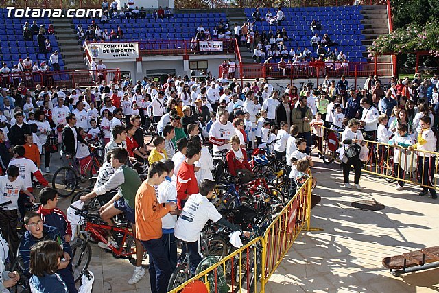 Más de 800 personas participaron ayer en el tradicional Día de la Bicicleta - 1, Foto 1