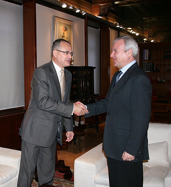 El jefe del Ejecutivo murciano recibe a Philippe Enaud, consejero delegado de la empresa Dalkia España - 2, Foto 2