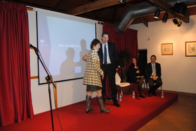 El consulado británico reunió a un centenar de ciudadanos en San Javier en un encuentro  informativo - 2, Foto 2