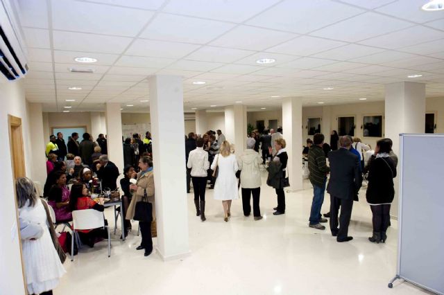 Una original puesta en escena abre las puertas del local social de La Manga - 1, Foto 1