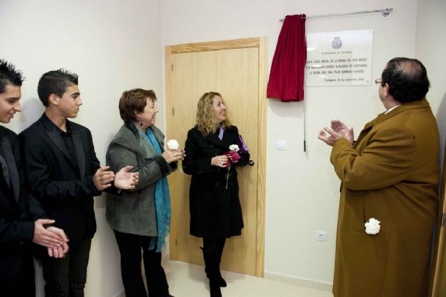 Una original puesta en escena abre las puertas del local social de La Manga - 2, Foto 2