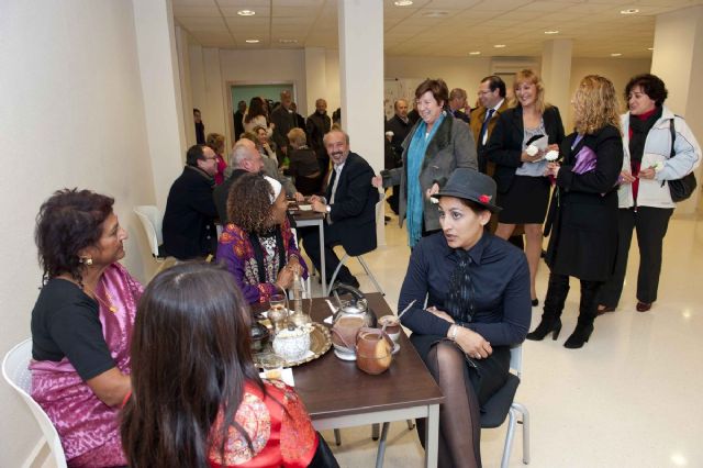 Una original puesta en escena abre las puertas del local social de La Manga - 3, Foto 3