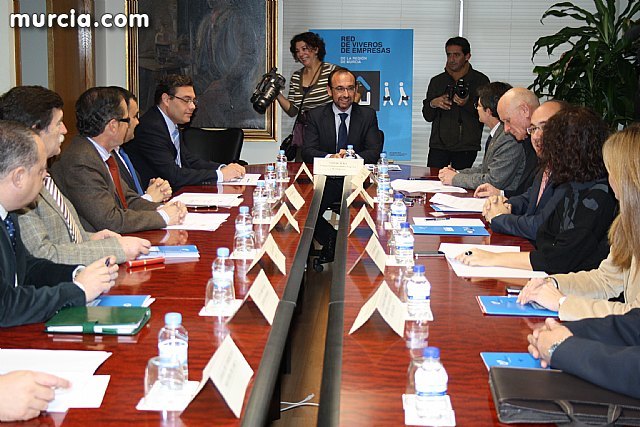 The council endorses the initiative to boost INFO named "Network of Business Incubators for the Region of Murcia, Foto 1