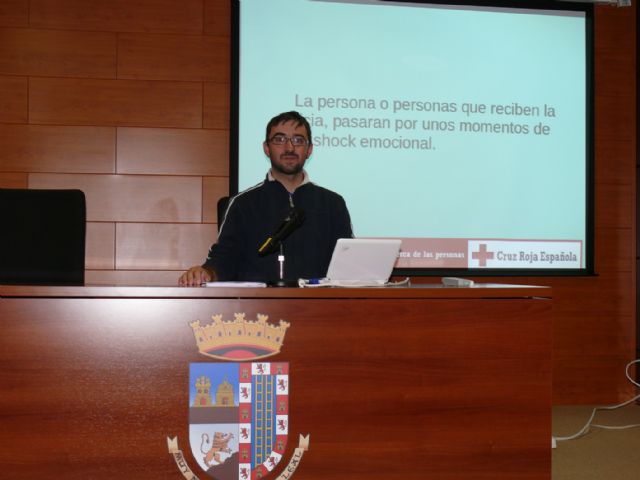 Un total de 50 personas asisten a un taller de cuidadores de personas dependientes que se está impartiendo - 2, Foto 2