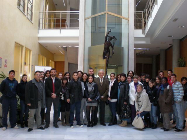Futuros especialistas en comercio internacional, visitan la Cámara de Comercio de Lorca - 1, Foto 1