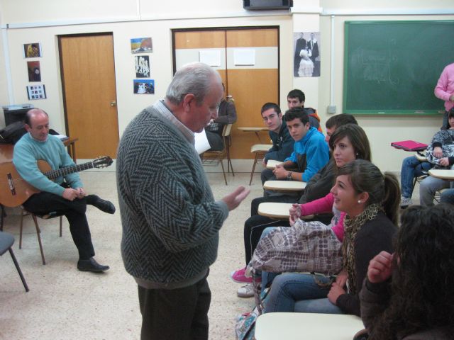 El flamenco inundó el instituto Infanta Elena de la mano de Alfredo Arrebola en su semana de la música - 1, Foto 1