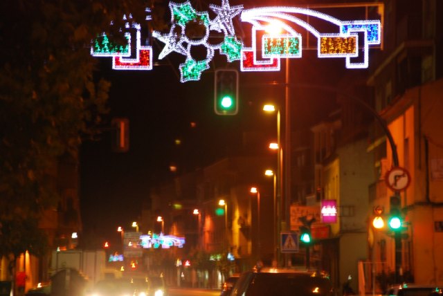 Fotos de las luces navideñas encendidas en Puente Tocinos. Las imágenes han sido tomadas el 22 de noviembre, aunque se tiene constancia de que ya estaban encendidas desde el 20 de noviembre., Foto 1