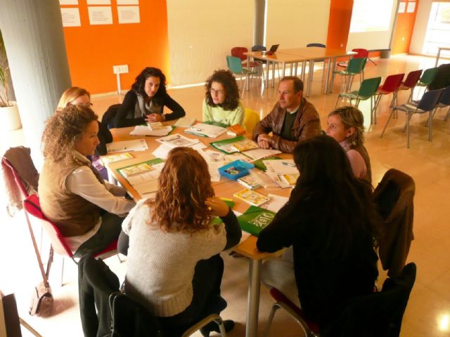 Jóvenes de diferentes nacionalidades proponen soluciones para el desempleo juvenil - 2, Foto 2