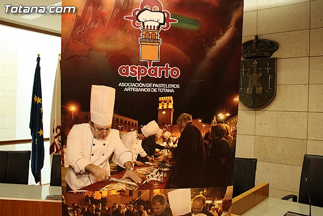 La Asociacin de Pasteleros Artesanos de Totana presenta el nuevo diseño y formato de las cajas de 