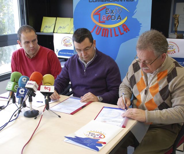 La Asociación de Comerciantes firma un convenio con la asesoría de Francisco Tomás & MC - 1, Foto 1
