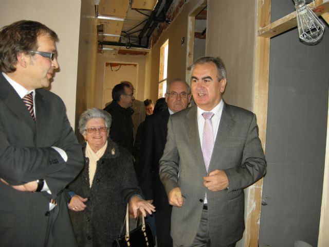 G.Tovar visita las obras de ampliación  de la  residencia para discapacitados psíquicos  de Caravaca de la Cruz - 2, Foto 2