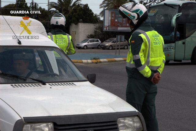 La Guardia Civil detiene a un conductor por circular en sentido contrario al establecido y superar las tasas de alcoholemia, Foto 1