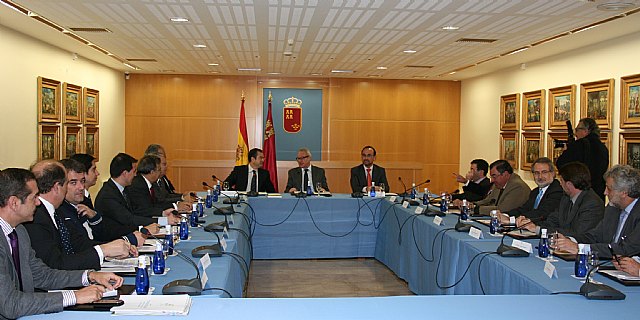 El jefe del Ejecutivo murciano se reúne con la junta directiva de la Agrupación de Conserveros de la Región de Murcia - 1, Foto 1