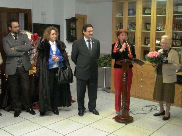 El alcalde inaugura el rastrillo solidario de la Asociación de Amas de Casa en beneficio de Afacmur - 2, Foto 2