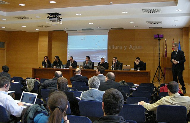  La imagen muestra a los participantes en las Jornadas sobre el Bosque Modelo celebradas en la sede de la Consejería de Agricultura y Agua, Foto 2