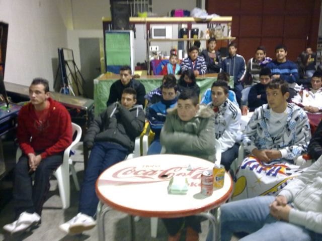 Más de medio centenar de jóvenes se vivieron el clásico de la liga en JOVAL - 2, Foto 2