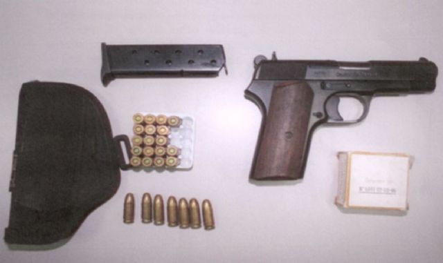 Incautan una pistola a un hombre que amenazó a su esposa y a su suegro - 1, Foto 1