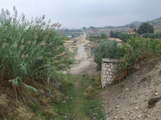 Presentan firmas para pedir el rescate para la Vía Verde del antiguo tramo ferroviario de la Ribera de Los Molinos de Mula - 1, Foto 1