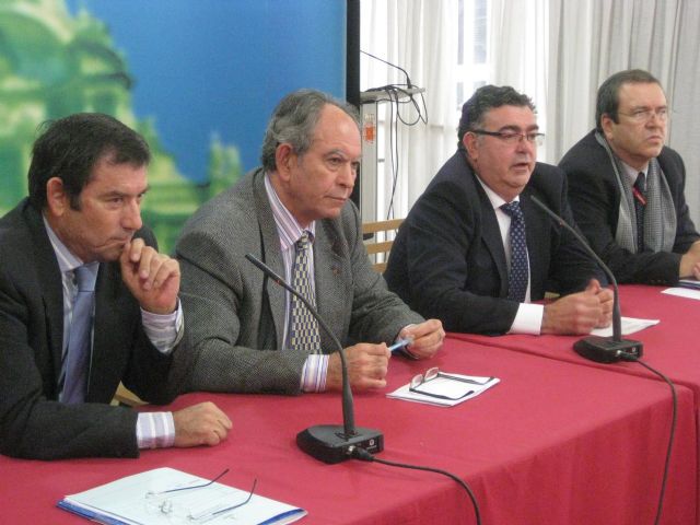 Las comunidades de vecinos podrán solicitar a Aguas de Murcia la limpieza de depósitos para prevenir la legionella - 1, Foto 1