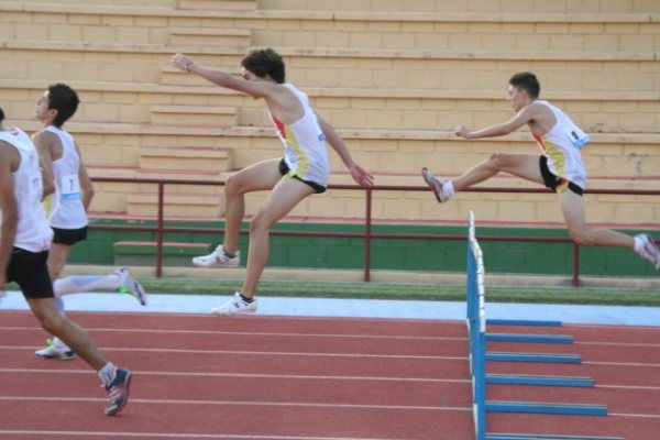 Casi 4.000 jóvenes participan en las escuelas deportivas municipales durante el curso 2.010-2.011 - 1, Foto 1