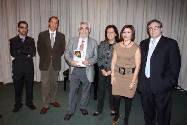 Cámara define al sociólogo  Amando de Miguel como una voz que dice las cosas como son - 1, Foto 1