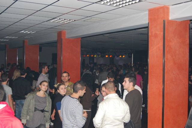 Numerosos jvenes disfrutaron de los mejores DJ del panorama actual - 1