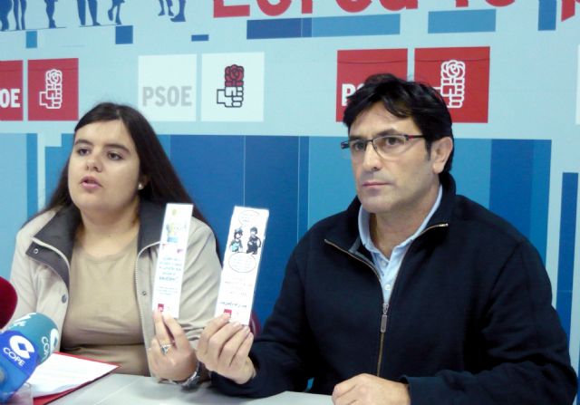 La eliminación del bonolibro implicará que unas dos mil familias lorquinas no podrán comprar los libros del colegio de sus hijos el próximo curso - 1, Foto 1