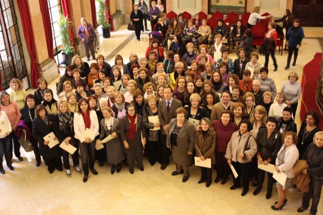 El Alcalde firma convenios de colaboración con los 72 centros de la mujer para asegurar su funcionamiento - 1, Foto 1