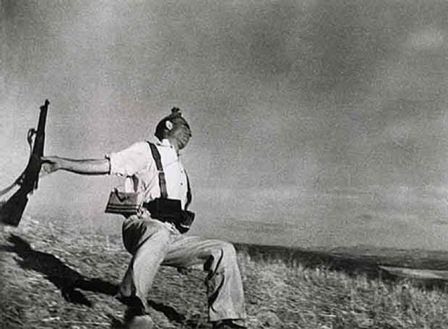 Una historia de amor y guerra en Esperando a Robert Capa, primera obra candidata al Premio Mandarache - 2, Foto 2
