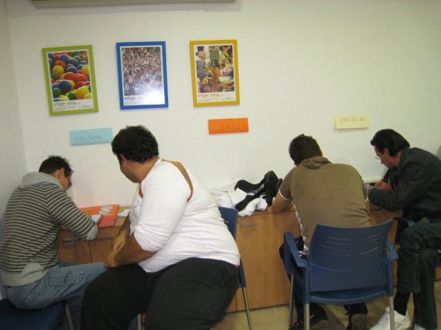 Un taller sobre la prevención del consumo de drogas clausura el curso de técnicas de búsqueda activa de empleo, Foto 1