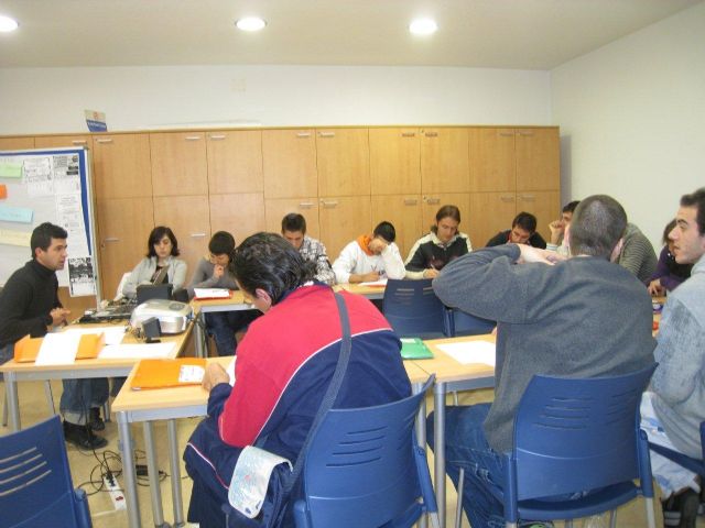 Un taller sobre la prevención del consumo de drogas clausura el curso de técnicas de búsqueda activa de empleo, Foto 3