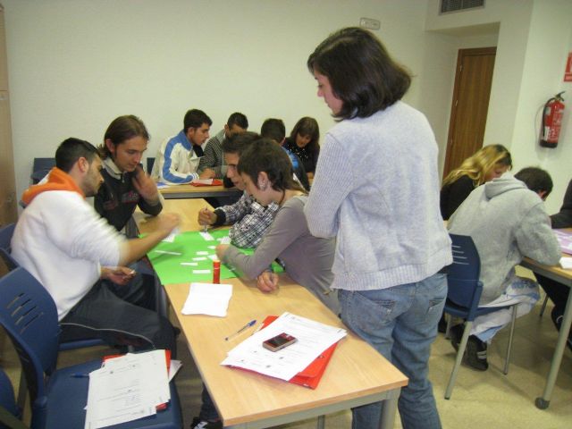 Un taller sobre la prevención del consumo de drogas clausura el curso de técnicas de búsqueda activa de empleo, Foto 4