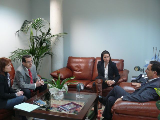 El alcalde solicita al Gobierno Regional un convenio para el funcionamiento de la Escuela Infantil El Arsenal - 1, Foto 1