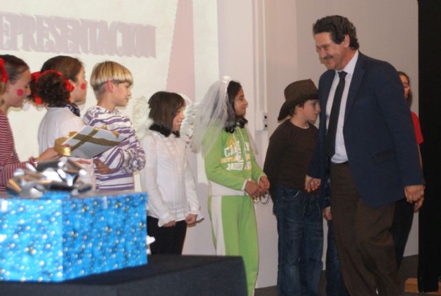 Decenas de escolares pinatarenses reciben los premios del Plan Lector Municipal - 2, Foto 2