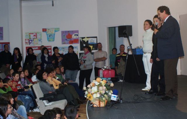 Decenas de escolares pinatarenses reciben los premios del Plan Lector Municipal - 3, Foto 3