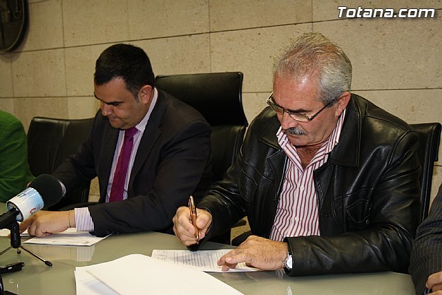 El ayuntamiento y AEMCO firman un convenio de colaboración para facilitar el acceso a la vivienda de protección pública a los vecinos de Totana - 2, Foto 2